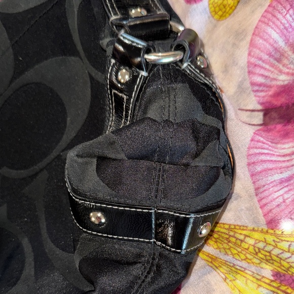 Coach Elegant Black Shoulder Bag with Silver Hardware - Picture 4 of 10
